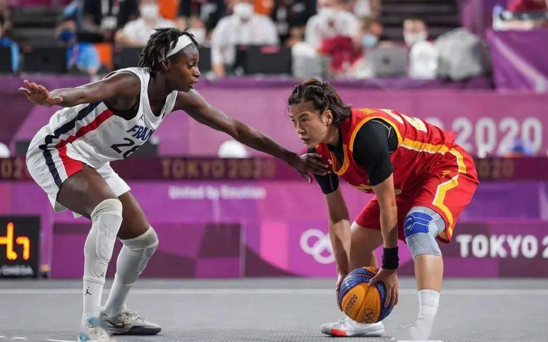 斯科尔斯、卡拉格都认为：哈白布是足球历史上最佳中场组合（斯科尔斯与卡拉格一致认为：哈白布是足坛史上最强中场三人组）