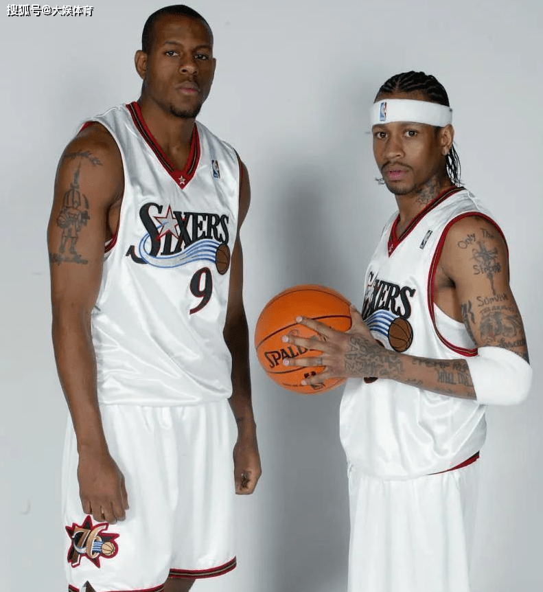 库普梅纳斯：我们想拿意杯冠军，但接下来要专注踢那不勒斯（库普梅纳斯：意杯夺冠是目标，眼下全力备战那不勒斯）