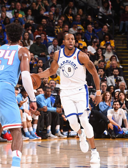 约基奇单节7中7怒砍19分，掘金单节轰下40分（约基奇单节7投全中砍下19分，掘金一节轰出40分）