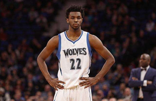 尤文vs卡利亚里首发：弗拉霍维奇领衔！伊尔迪兹、小图拉姆在列（尤文战卡利亚里首发出炉：弗拉霍维奇领衔，伊尔迪兹、小图拉姆入选）