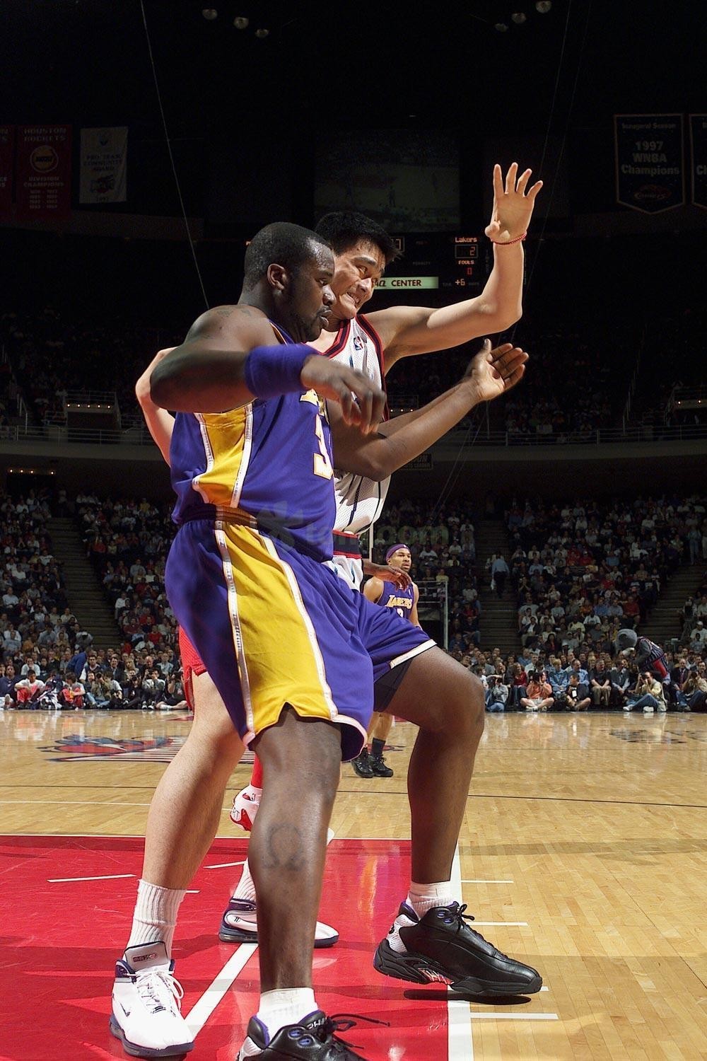 社交媒体讨论持续发酵（社媒热议不断升级）