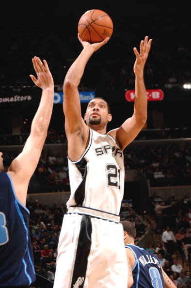 队报：卡马文加与孔德均缺席了法国队周二晚间的全队合练（队报：卡马文加与孔德双双缺席法国队周二晚间合练）