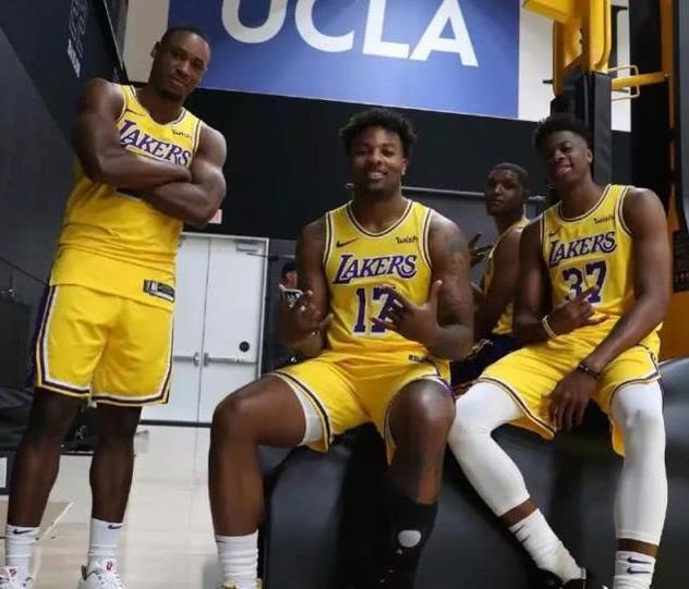 NBA球员交易动态及球队影响（NBA交易风云：球员流动与球队格局变化）