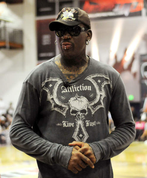 足球英超球队内部录像流出，球员争吵曝光（英超俱乐部内部视频泄露，球员争执画面曝光）