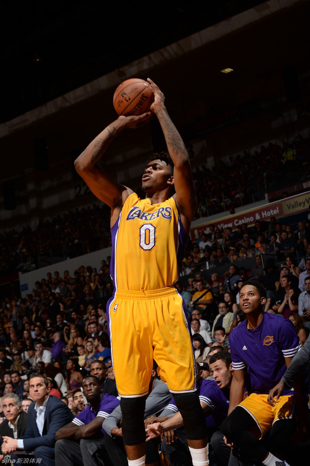 梅开二度，弗格森成为第3位代表意大利球队欧战进球的爱尔兰人（连中两元！弗格森成为第三位以意大利俱乐部身份在欧战破门的爱尔兰球员）