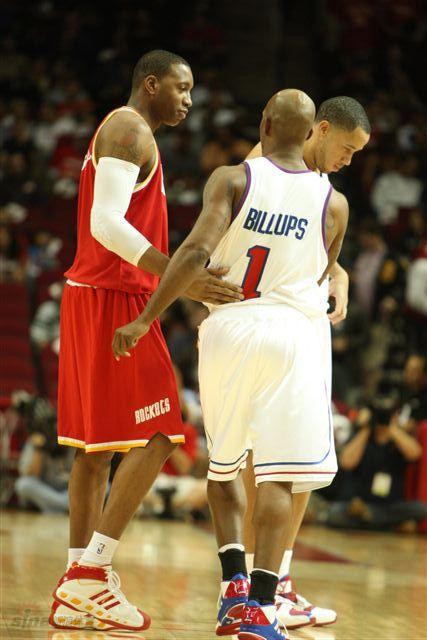 莱万过去15次首发出战法兰克福斩15球，曾两次上演帽子戏法（莱万近15次首发战法兰克福轰入15球，两次上演帽子戏法）