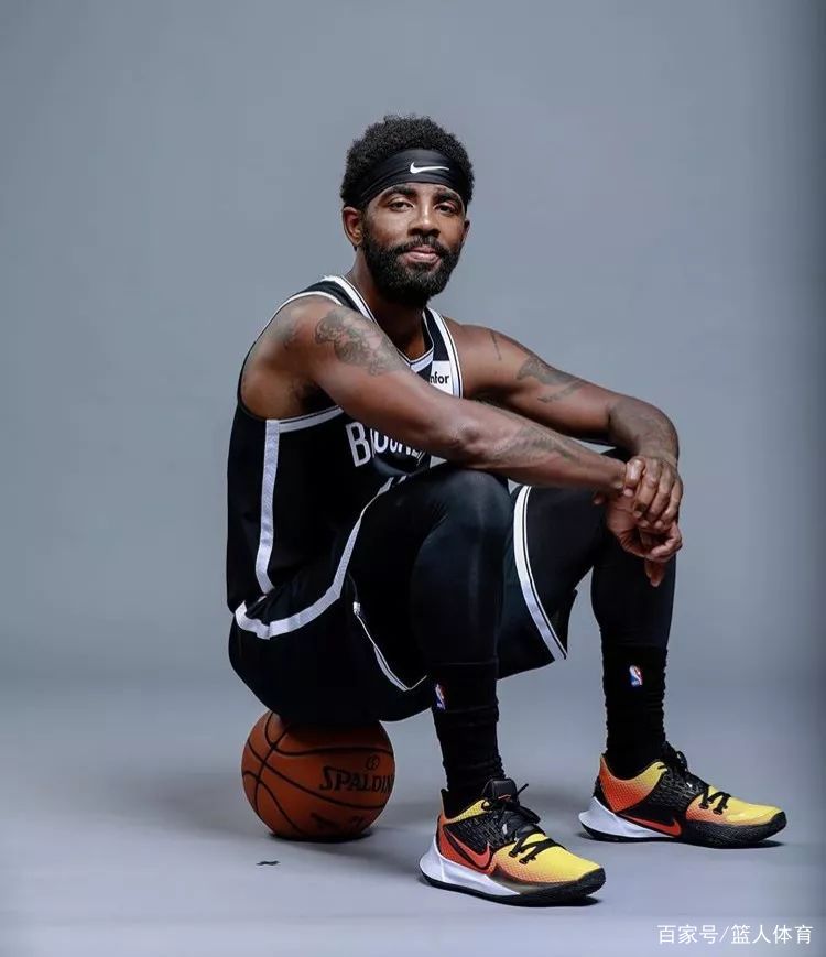 马丁内利：欧冠比赛空间更大，英超有些队喜欢摆大巴所以难踢（马丁内利：欧冠更开放，英超因部分球队摆大巴更难打）